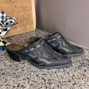 Roper ‘Beth’ Black Faux Suede Mules Size 7 1/2